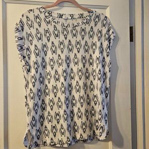 GAP Softspun white and ikat blue patterned knit top, Small